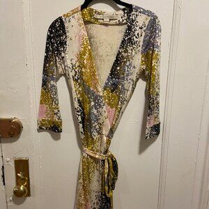 Diane Von Furstenberg Classic Wrap Dress Size 2